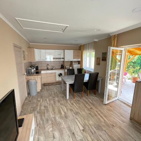 Lilla Apartman Balatonkeresztúr Exterior foto