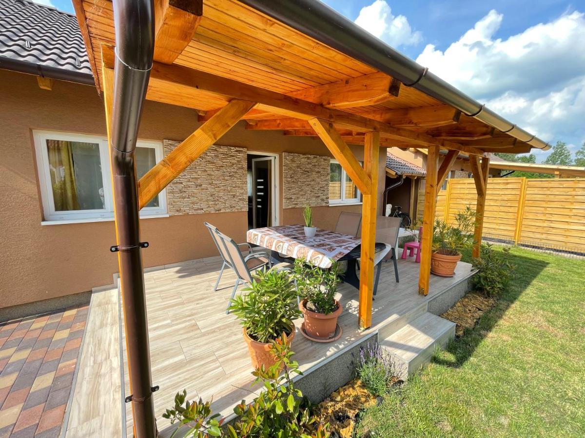 Lilla Apartman Balatonkeresztúr Exterior foto