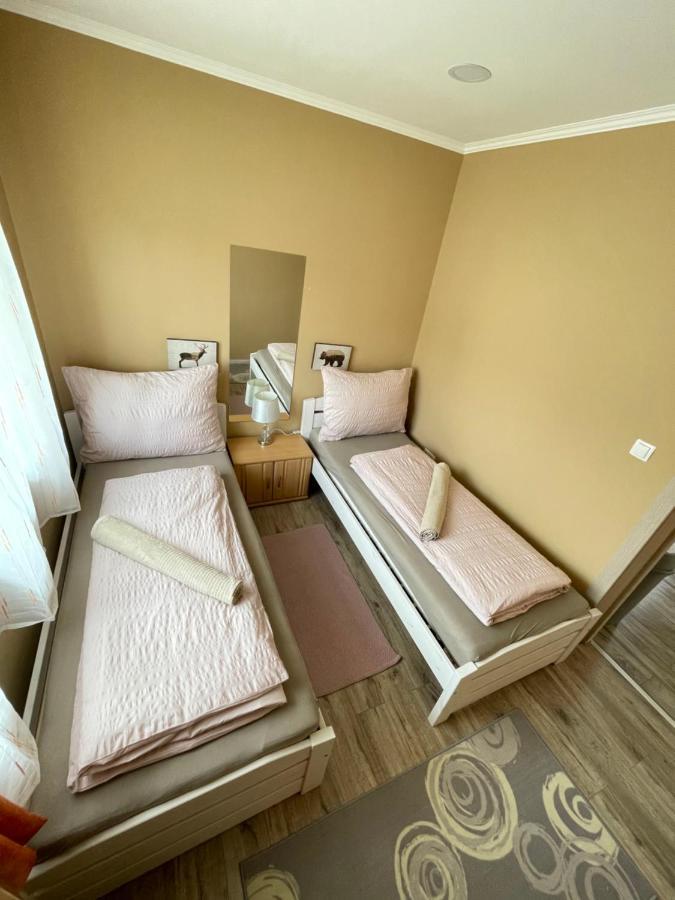 Lilla Apartman Balatonkeresztúr Exterior foto