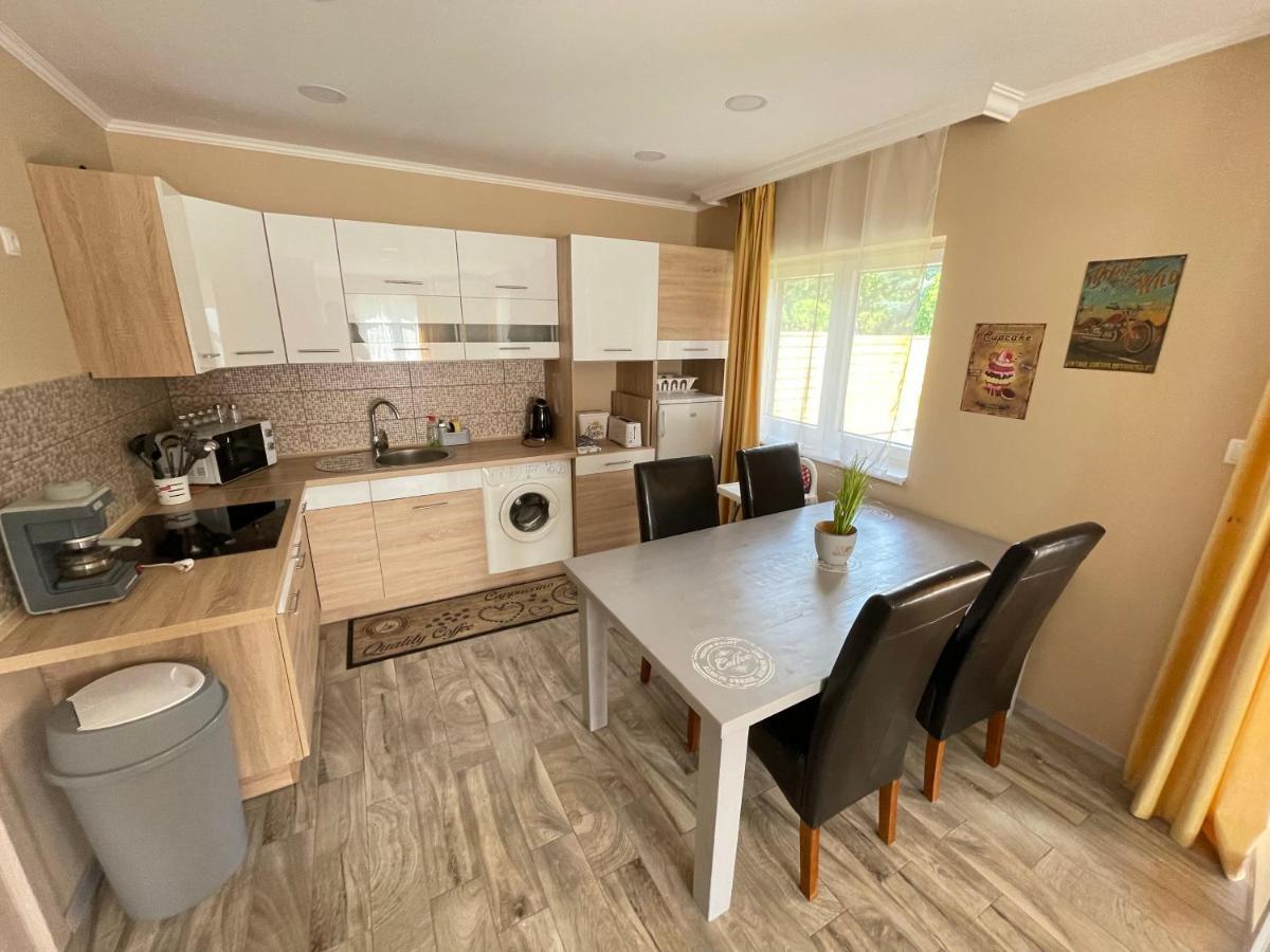 Lilla Apartman Balatonkeresztúr Exterior foto