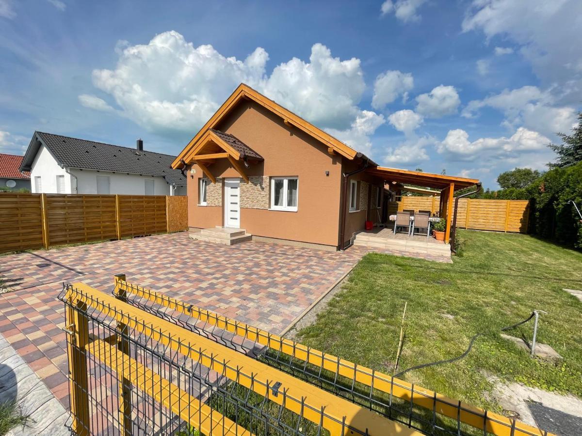 Lilla Apartman Balatonkeresztúr Exterior foto